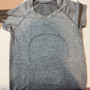 Lululemon shirt size 6